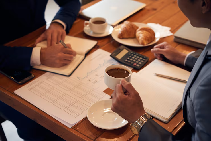 profitable café operations Dubai high rent